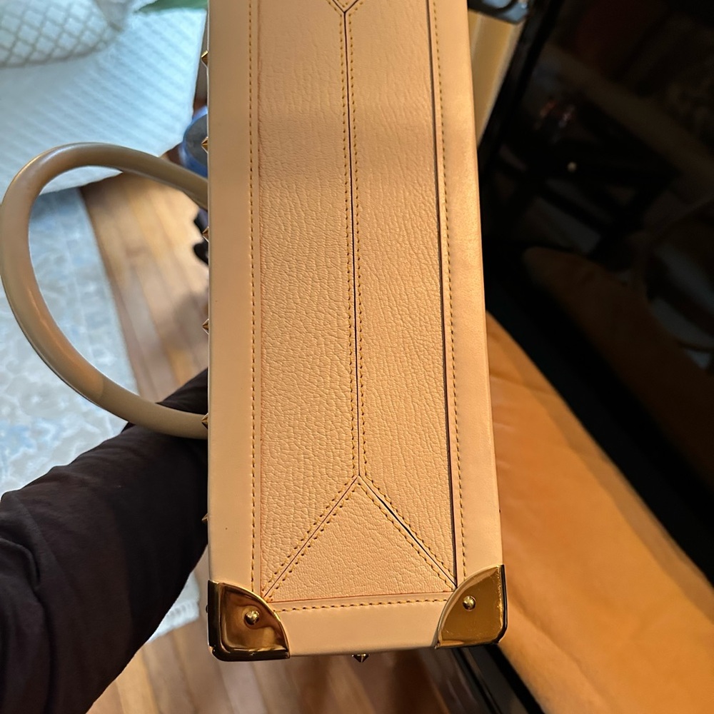 Louis Vuitton White and Gold Satchel with Structured Design - Picture 5 of 6